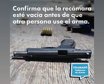 A semi-automatic pistol with its chamber open on a wooden surface, next to ammunition. Text overlay: Confirma que la recámara esté vacía antes de que otra persona use el arma. Logo: COLORADO Hablemos de Armas.