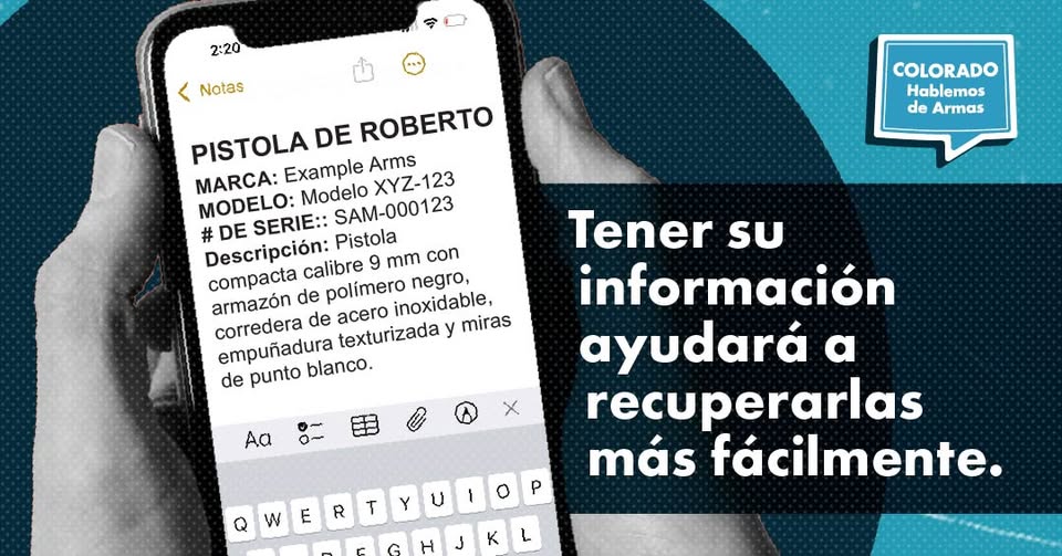 Una mano sostiene un teléfono que muestra una nota con detalles sobre un arma de fuego. A su lado se lee un texto en español: Tener su información ayudará a recuperarlas más fácilmente. El logotipo de Colorado Hablemos de Armas aparece en la esquina.